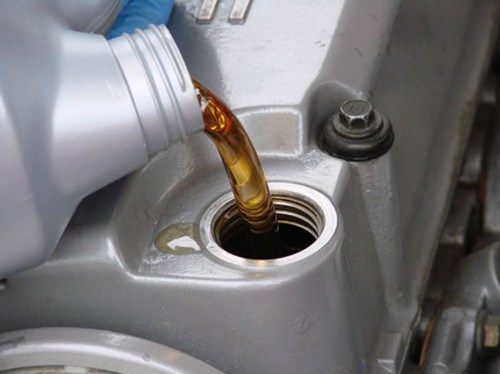 劣质山寨润滑油对汽车发动机造成危害